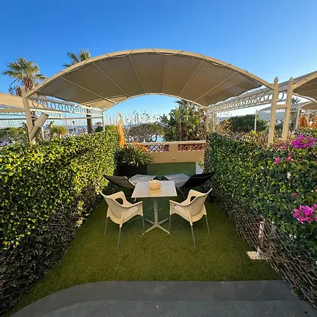 Hotel Le Rabelais Le Lavandou