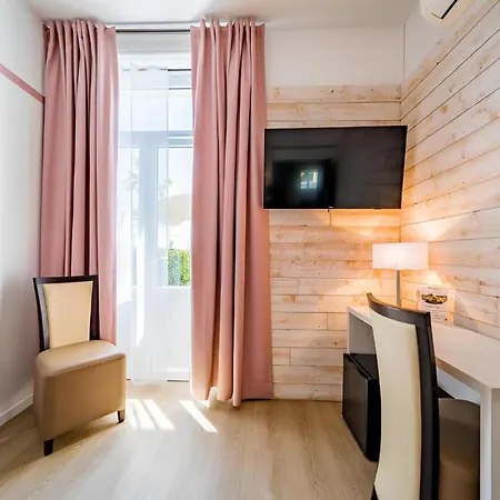 Hotel Le Rabelais 3*