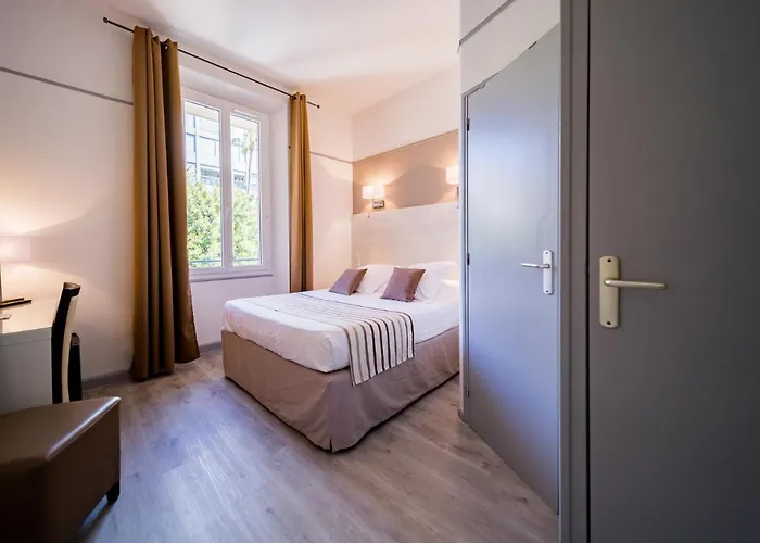 Hotell Le Rabelais 3*