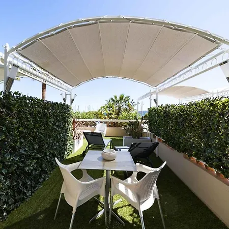 Hotel Le Rabelais 3*