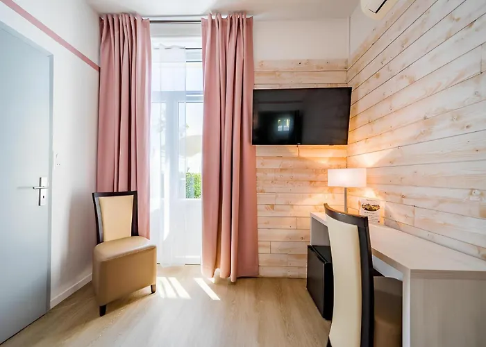 Hotel Le Rabelais 3*