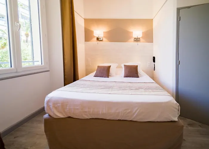 Hotel Le Rabelais 3*